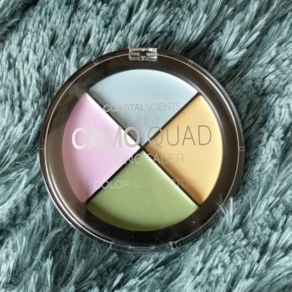 💚NWOB Camo Quad Concealer Color Correcting